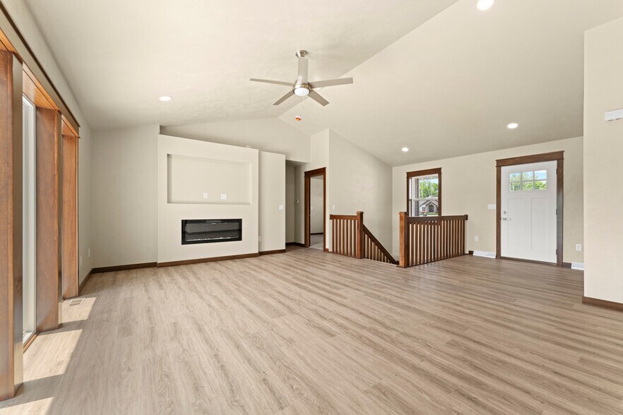 Building Photo - 5373 Pasture Ct