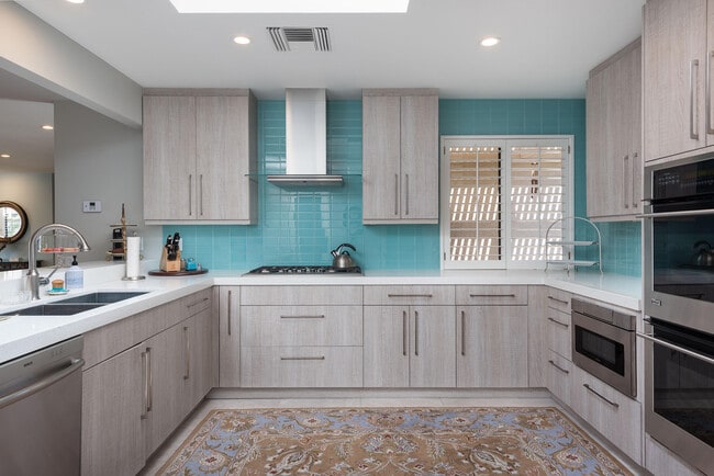 Building Photo - 66 Dartmouth Dr