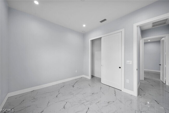 Building Photo - 3018 19th St W