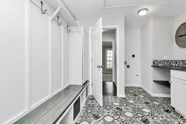 Building Photo - 1932 Stoneyridge Dr