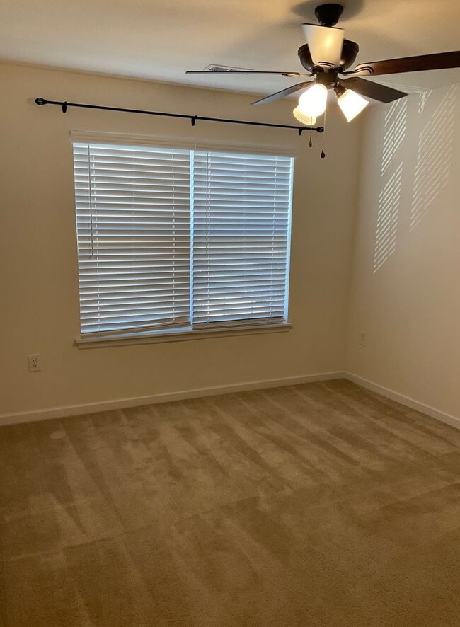 Building Photo - 104 Forest Oaks Dr