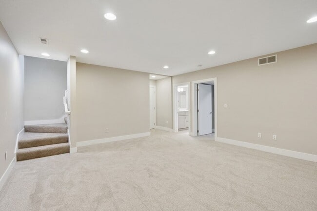 Building Photo - Watson Way Twinhomes