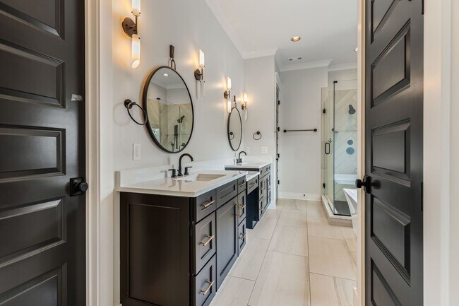 Building Photo - BEAUTIFUL CUSTOM BUILT HOME. 12 SOUTH ACRO...
