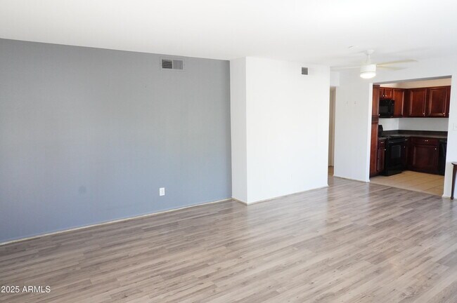 Building Photo - 10115 E Mountain View Rd