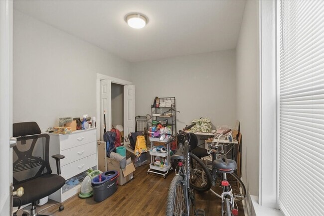 Building Photo - 4002 N Southport Ave