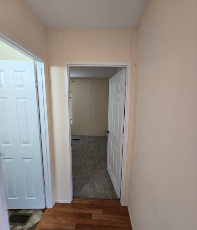 Building Photo - 8779 Pin Oak Dr
