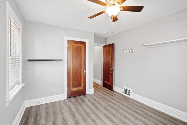 Building Photo - Flockin' Cute House