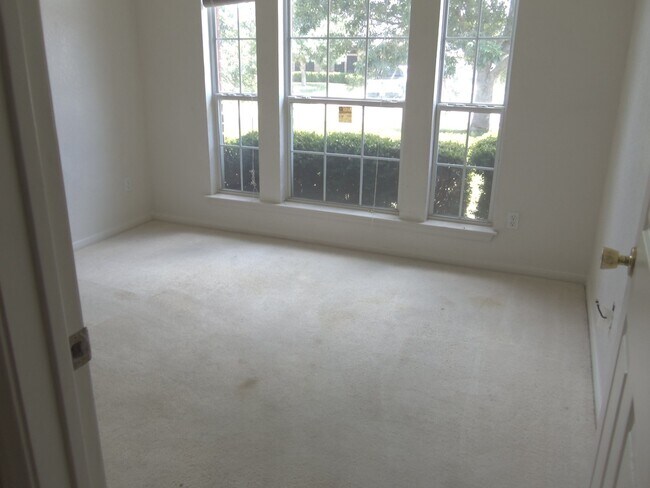Building Photo - 4201 Windwood Dr