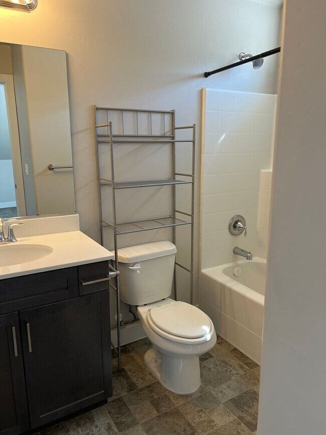 Building Photo - Cute and Spacious! Available Now!