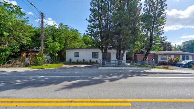 Building Photo - 2736 NW 21st Ave