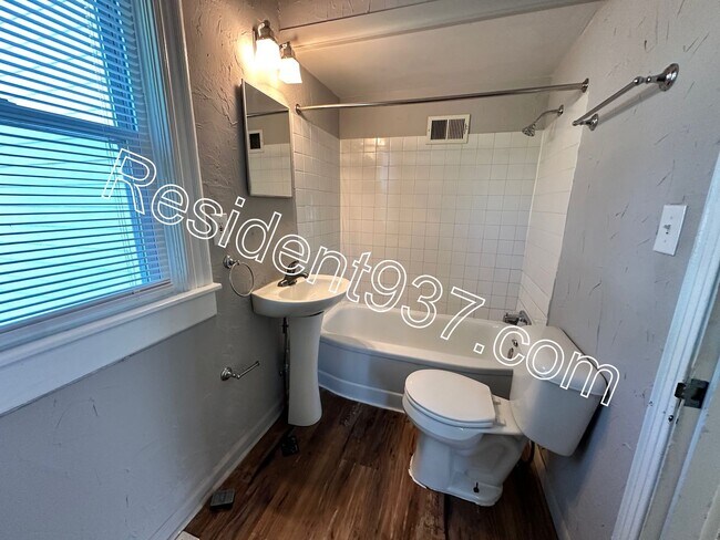 Building Photo - 2 Bed 2 Bath home