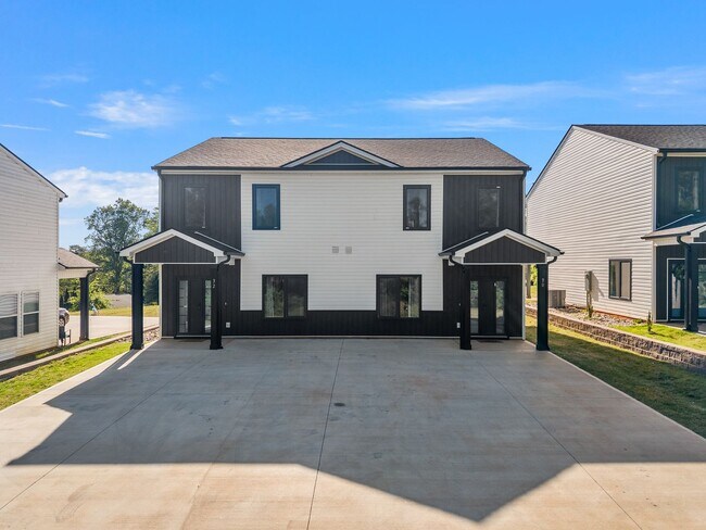 Building Photo - Charming 3 Bedroom Home in Spartanburg – Modern Upgrades & Stylish Finishes