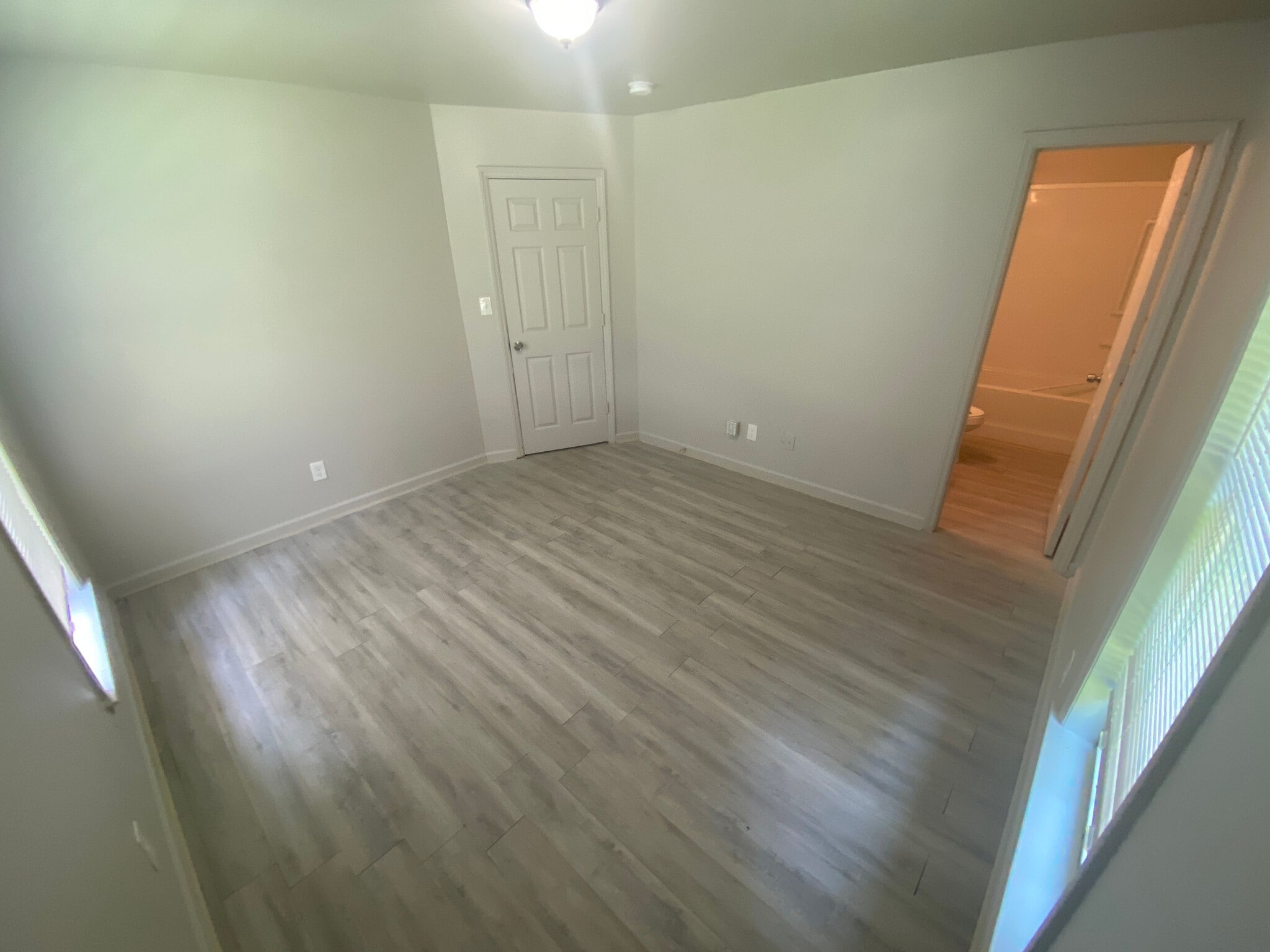 Building Photo - Room in Duplex on Beck St