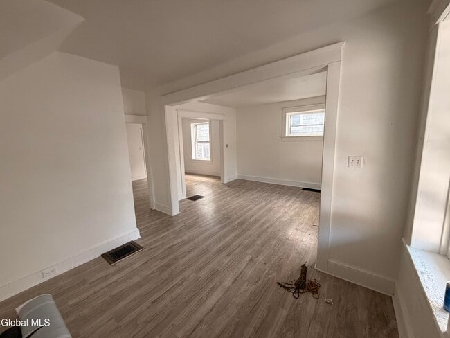 Building Photo - 21-23-23 Jackson St