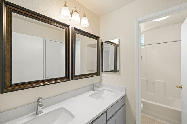 Building Photo - 3916 Promenade Way