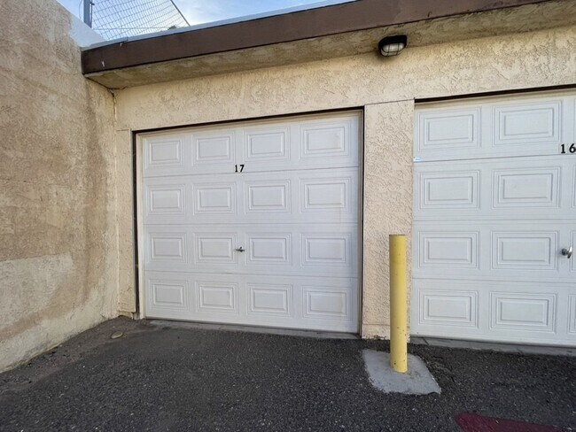 Building Photo - One bedroom one bath condo with garage, $1,050 rent