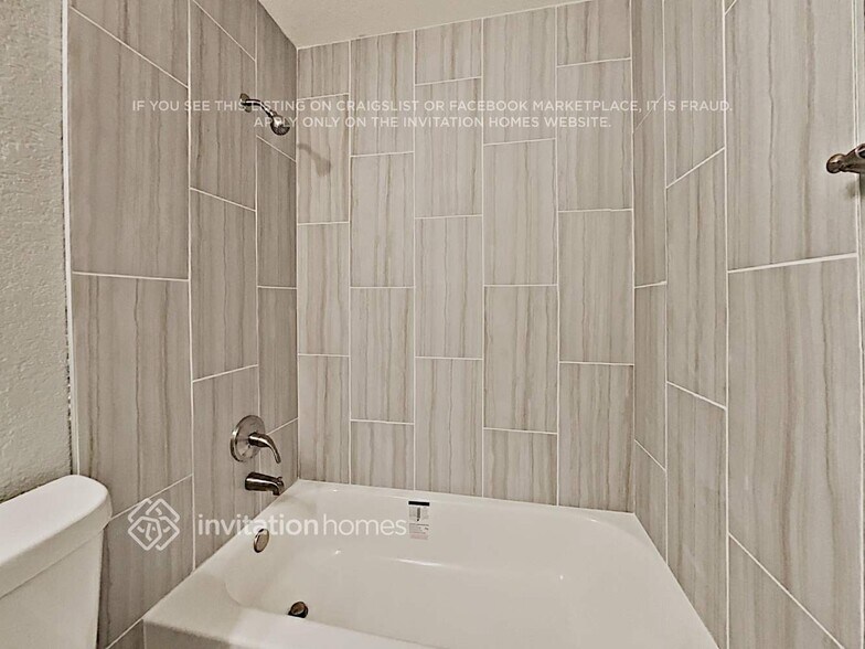 Building Photo - 2401 Baretta Dr