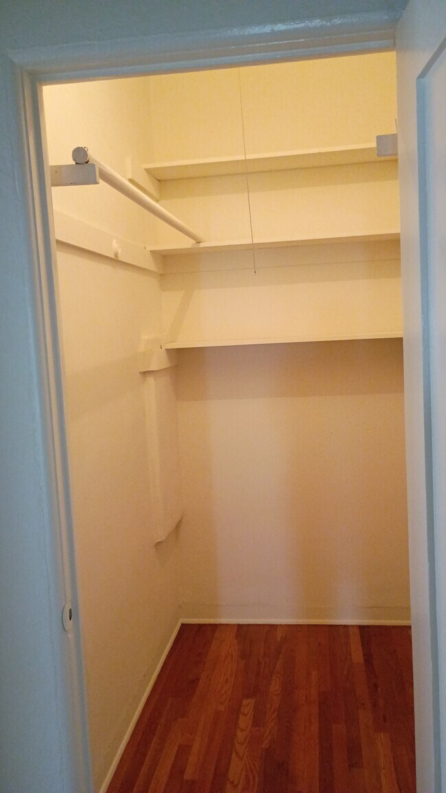 Building Photo - 317 N Gardner St