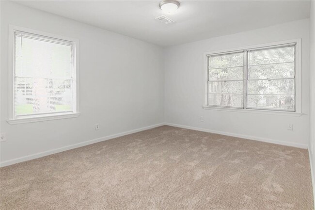 Building Photo - 302 Shoreacres Blvd
