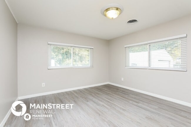 Building Photo - 2120 Rogers Ave