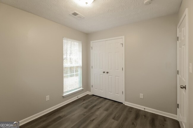 Building Photo - 1030 Overlook Dr