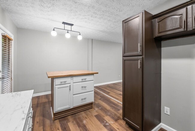 Building Photo - 3100 Fern Valley Dr SW