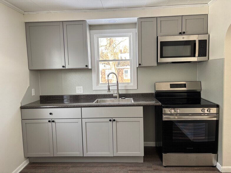 Building Photo - 311 Main St