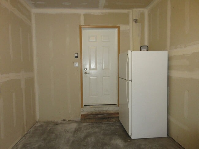Building Photo - 2 Bedroom 2 Bath Condo in Dupont !!