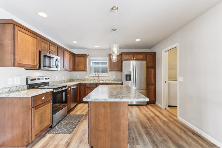 Building Photo - 204 Sugar Maple Ln