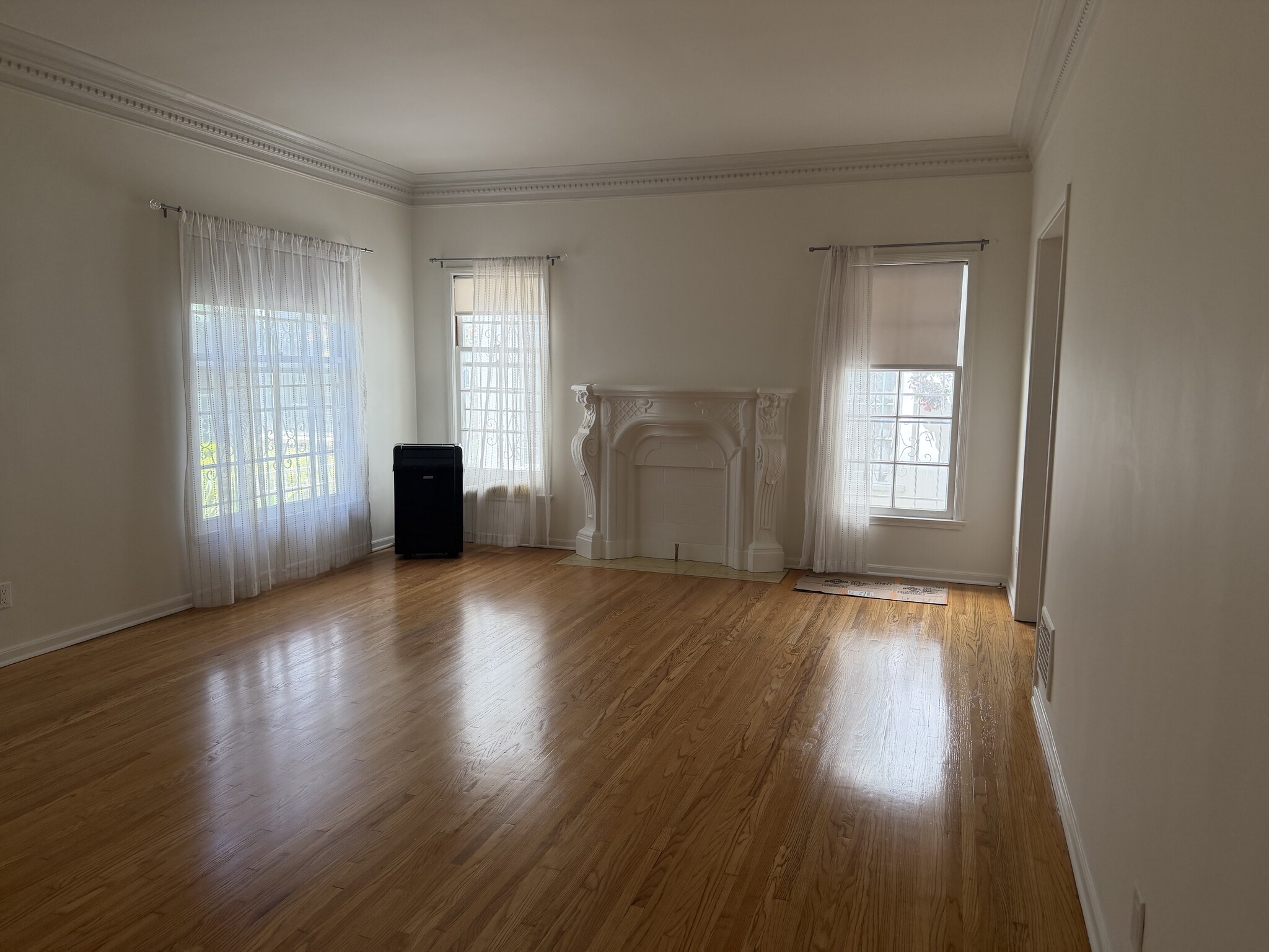Living Room - 1068 S Orange Grove Ave