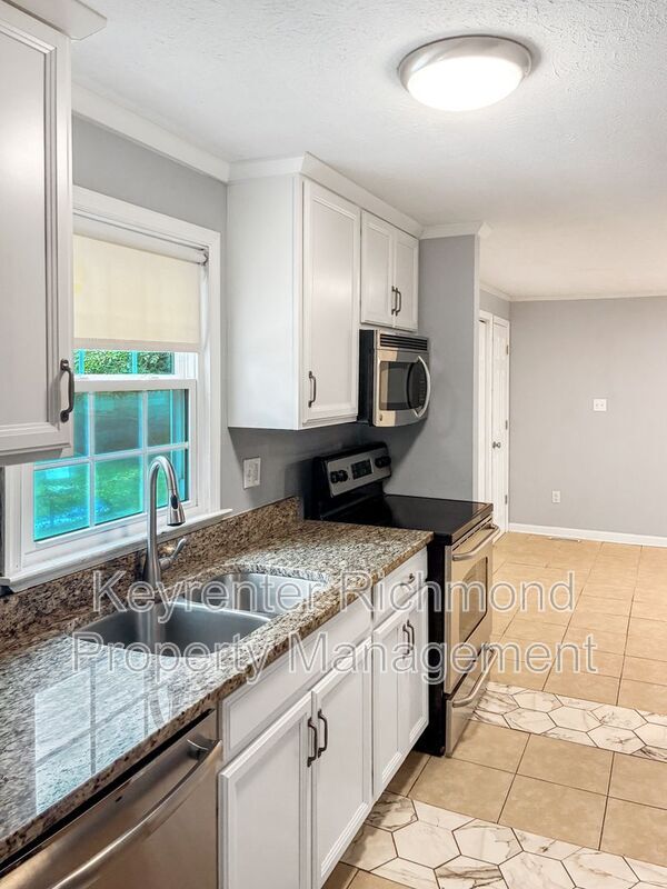 Building Photo - 1019 Halsey Ln