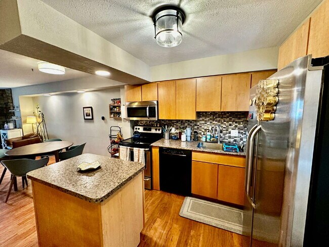 Building Photo - Wonderful 3-Bed Townhome Near Waneka Lake!