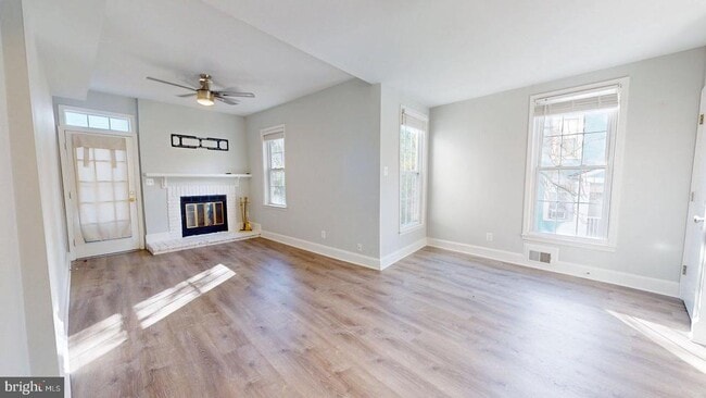 Building Photo - 2011 N Oakland St