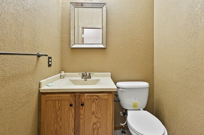 Building Photo - 834 Baker St