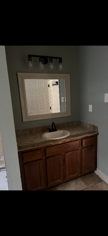 Building Photo - 664 Confederate Ridge Dr