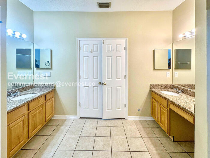 Building Photo - 7002 Potomac Cir