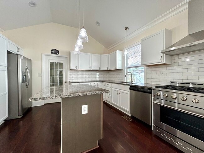 Building Photo - 202 Maurice St