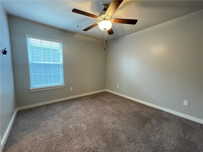 Building Photo - 3915 SW Peachwood Dr