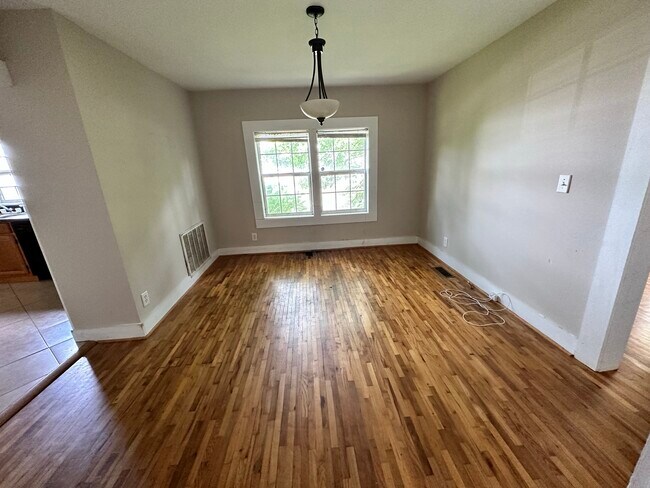 Building Photo - 835 Shelby St