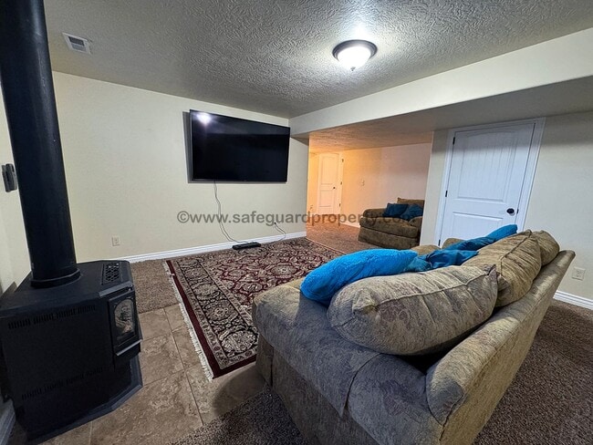 Building Photo - Beautiful Home available with Short Term L...