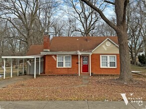 Building Photo - Charming 2-Bedroom, 1-Bathroom Red Brick H...