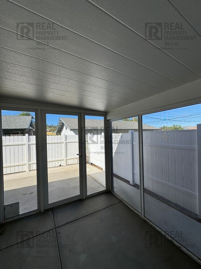 Building Photo - 1403 W Sumner Ave