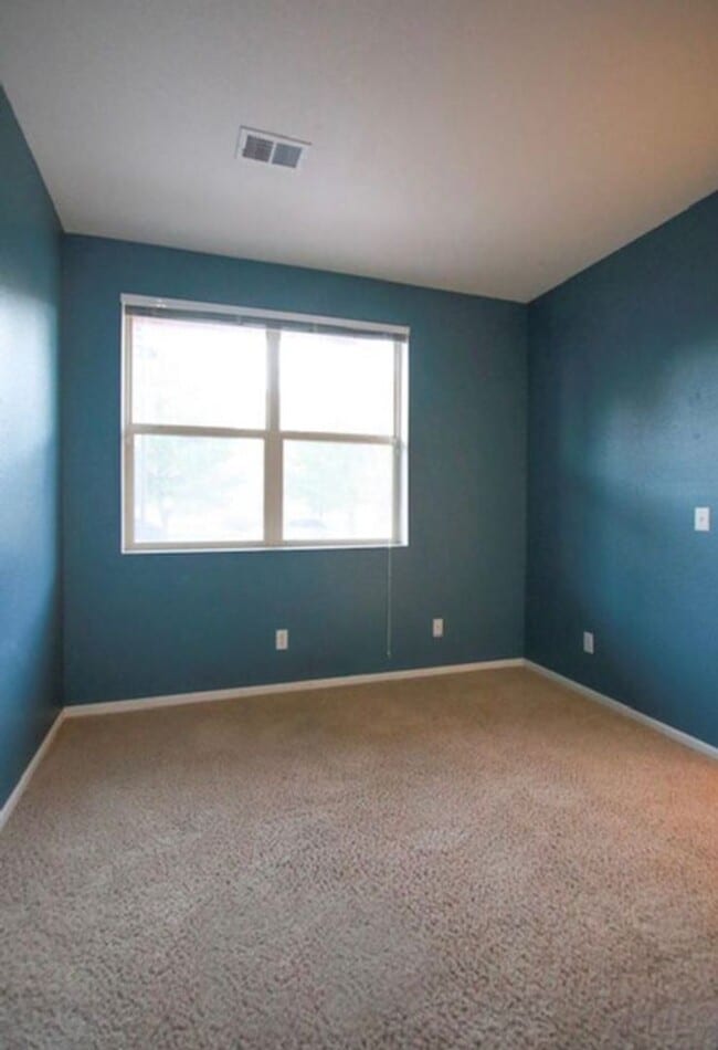 Building Photo - Stylish 3-Story Rowhome in the Desirable Water Tower Community Arvada - Available NOW!