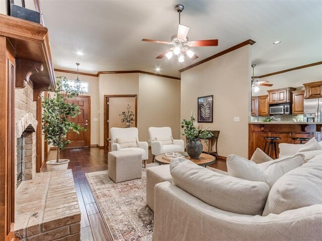 Building Photo - 16616 Hardwood Pl