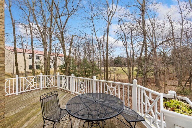 Building Photo - 3 Bedroom 3.5 Bathroom Townhouse// Vienna/...