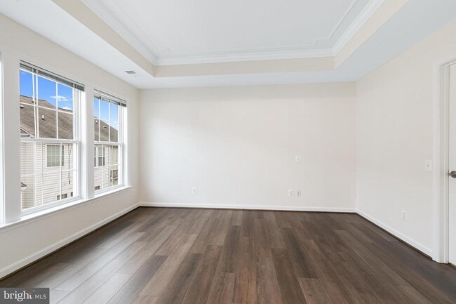 Building Photo - 5036 Greenhouse Terrace