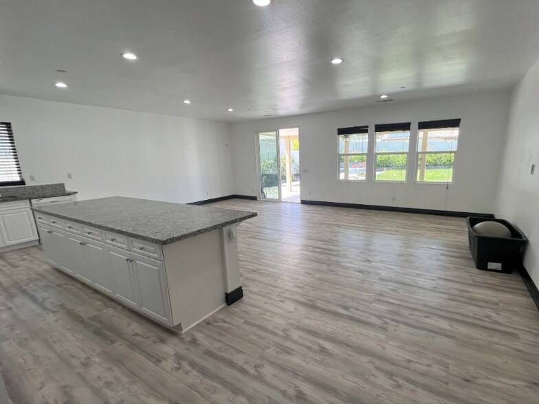 Building Photo - 376 Valencia Ct