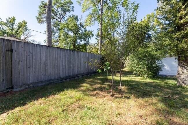 Building Photo - 22019 Kenchester Dr