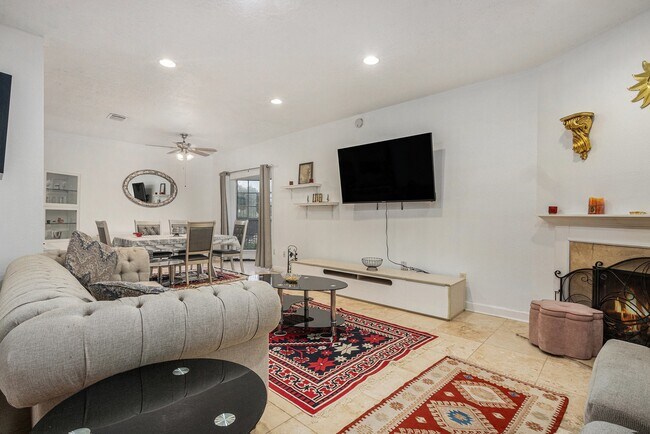 Building Photo - 800 Country Pl Dr