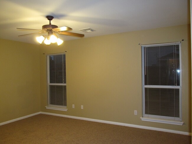 Building Photo - 4 BEDROOM, BELTON ISD